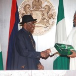 presentation-of-Hand-over-notes-from-Jonathan-to-Buhari-600x400